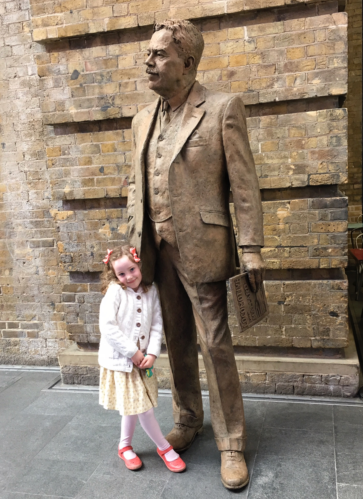Bessie and Sir Nigel Gresley, King's Cross Station, bronze - photo by Andy Fallon